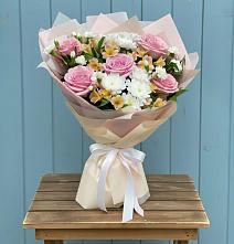 Букет цветов из:  Гвоздики, Орхидеи и Розы в Ерново