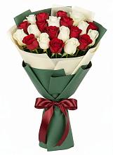 Букет Микс из красных и белых роз в Ерново