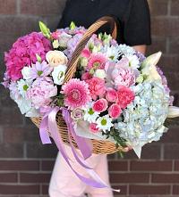 Композиция солнечный день в Ерново Цветочная композиция из Розы, Хризантемы, Пионы и Лизиантусы в корзине в Ерново