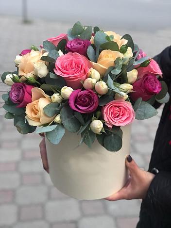 Цветочная композиция из Розы в шляпной коробке в Ерново