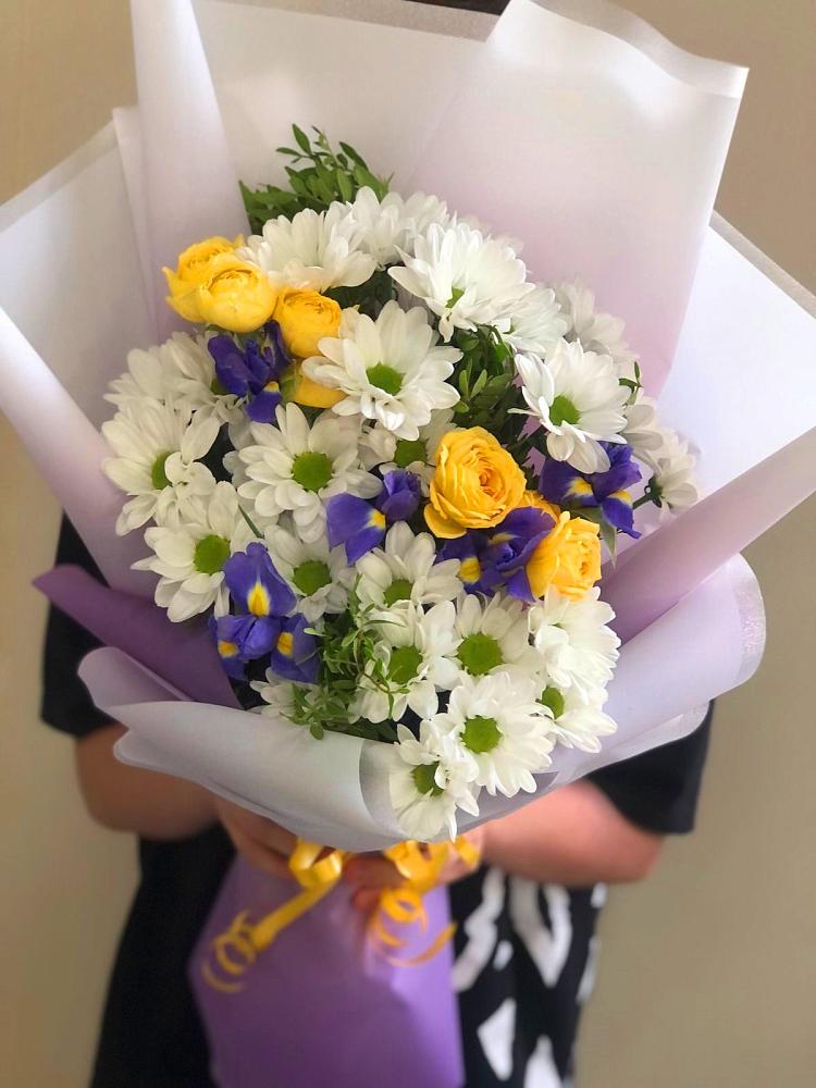 Букет цветов из: Ирисы, Хризантемы и Розы в Ерново