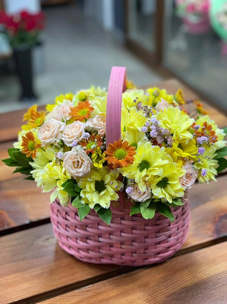 Цветочная композиция из Хризантемы и Розы в корзине в Ерново