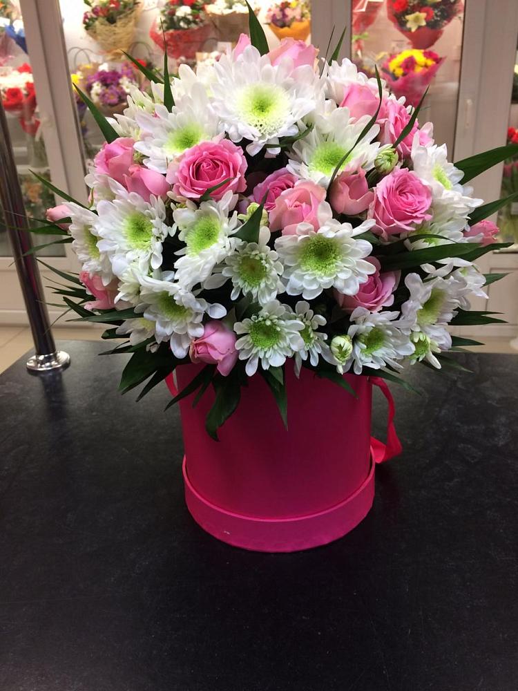 Цветочная композиция из Розы и Хризантемы в шляпной коробке в Ерново