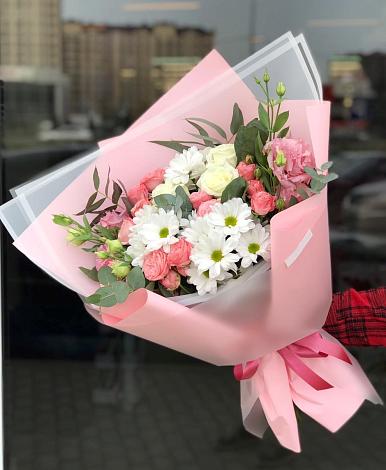 Букет цветов из: Розы, Лизиантусы и Хризантемы в Ерново