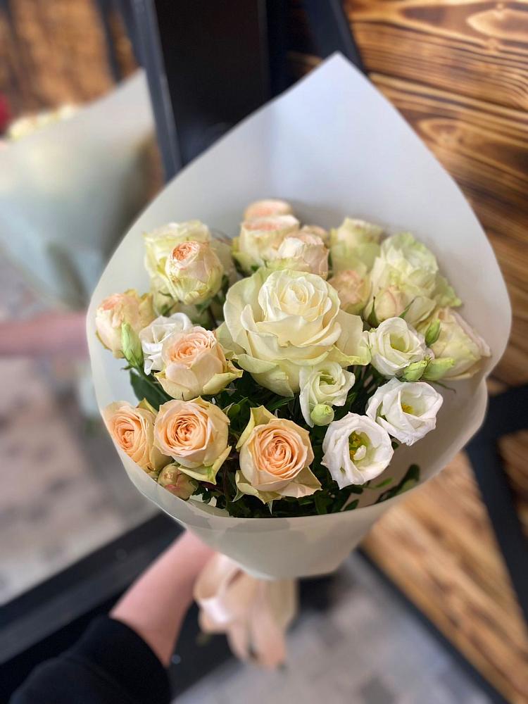 Букет цветов из: Розы и Лизиантусы в Ерново